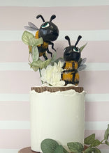 Load image into Gallery viewer, Bee Cake Topper (ex display)
